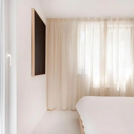 Ray Apartment Split